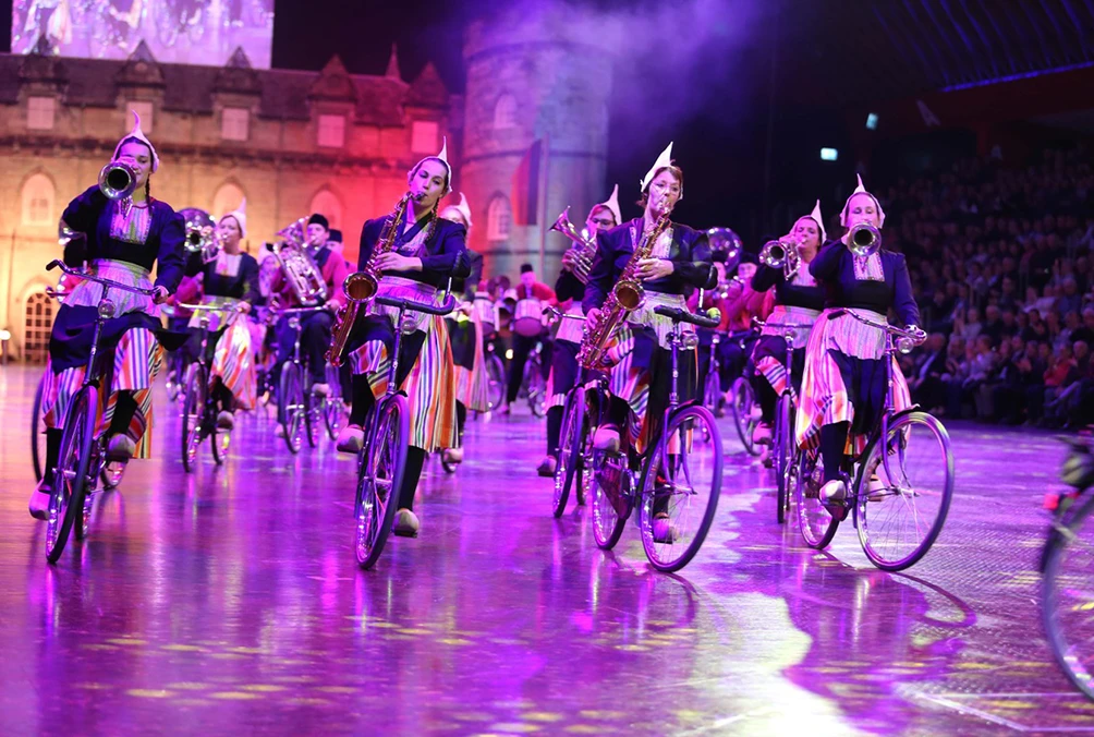 Fahrradkorso auf der „Berlin Tattoo“