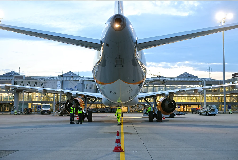 Flugzeug auf dem Flughafen Leipzig